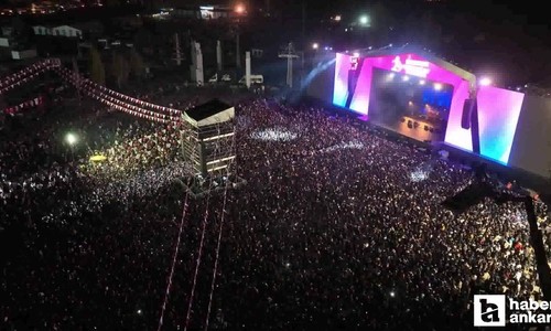 Ankara'da 29 Ekim Cumhuriyet Bayramı coşkusu Melek Mosso ile yaşanacak!