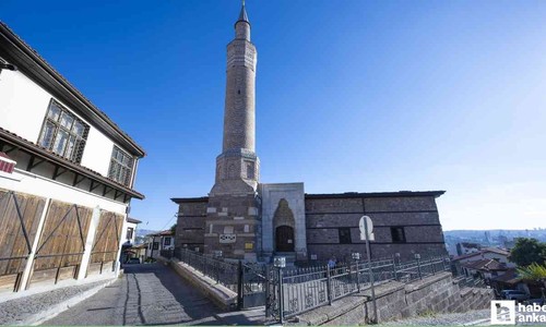 Türkiye'nin ayakta kalan en eski camilerinden biri Ankara'nın göbeğinde!