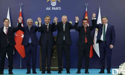 7 belediye başkanı AK Parti'ye katıldı! Rozetlerini Cumhurbaşkanı Erdoğan taktı