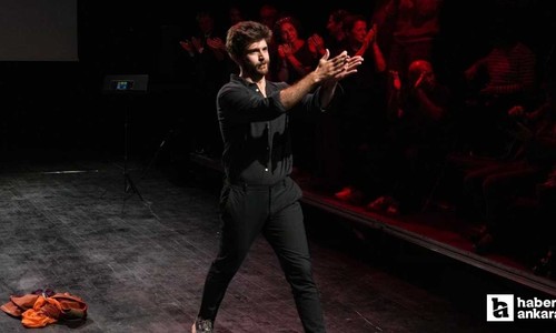 Etimesgut Belediyesi'nin festivali Aramızdaki Mesafe oyunuyla sürdü