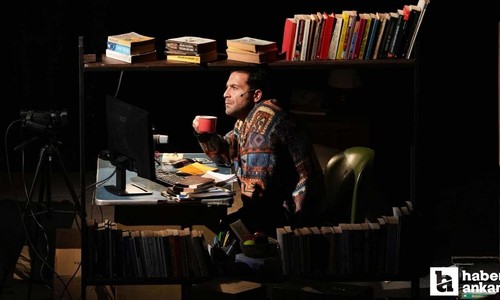 Etimesgut Belediyesi'nin Tiyatro Festivali, 'Linçler ve Dudaklar' oyunu ile sürdü