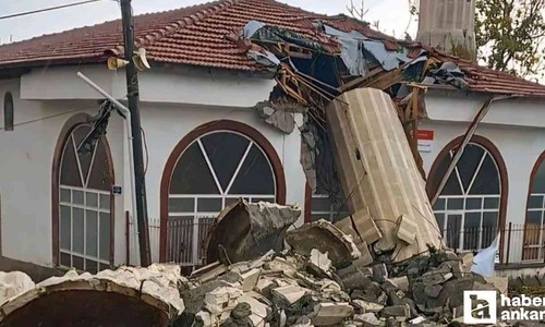 Ayaş’ta fırtına nedeniyle caminin minaresi yıkıldı!