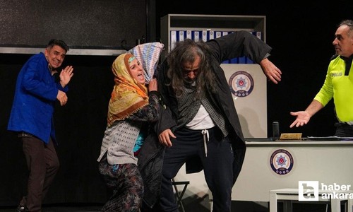 Etimesgut Belediyesi Emekli Tiyatrosu yeni sezonu 'Söz mü?' isimli oyunla açtı!