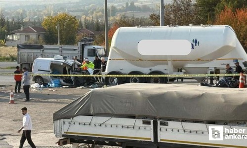 Kahramankazan'da otomobil tır çekicisine çarptı: 3 kişilik aile hayatını kaybetti