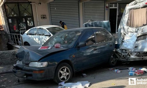 Keçiören'de freni boşalan kamyon 4 araca çarpıp durabildi