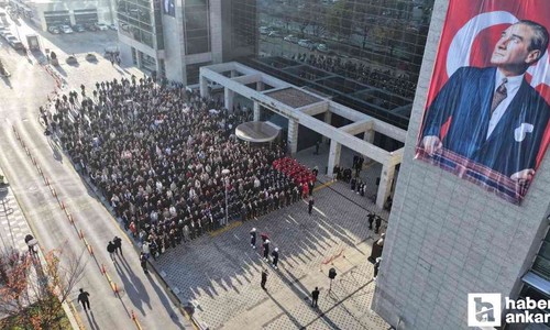 Ankara Büyükşehir Belediyesi önünde Gazi Mustafa Kemal Atatürk için anma töreni düzenlendi