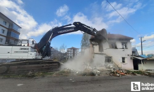 Altındağ Belediyesi Gültepe Mahallesi'ndeki metruk yapıları yıkıyor