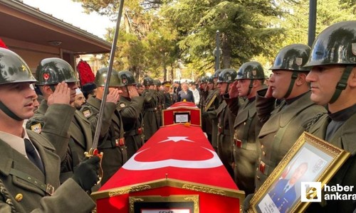 Kıdemli Başçavuş İnce ve Uzman Çavuş Dolapci, Cebeci Askeri Şehitliği'nde