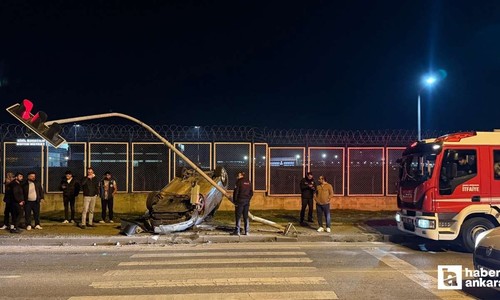 Çubuk'ta trafik ışığı direğine çarpıp devrilen aracın sürücüsü yaralandı