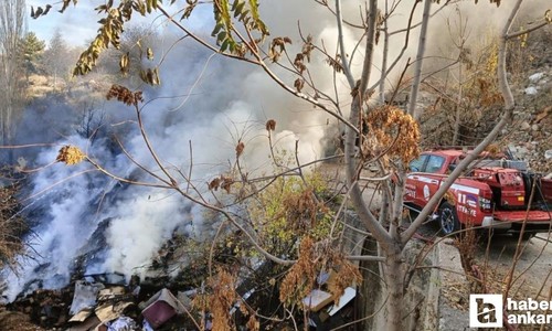 Mamak'ta birikmiş çöplerden çıkan yangını ekipler kontrol altına aldı