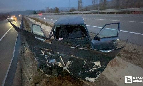 Çorum'da bariyerlere çarpan otomobilde 2 kişi yaralandı