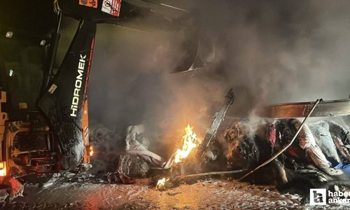 D-100 kara yolunun Ankara istikametinde tır yangını!