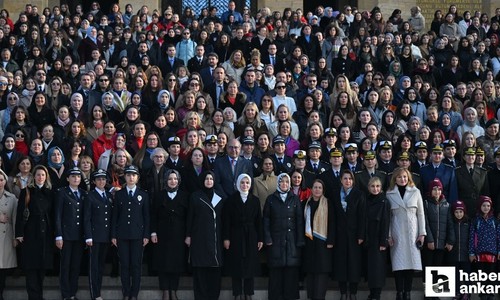Bakan Göktaş'tan Türk kadınına seçme ve seçilme hakkı verilmesinin yıl dönümünde Anıtkabir'e ziyaret!