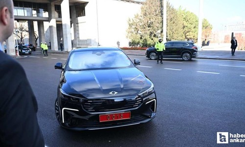 Bakan Kacır, TBMM'deki bütçe görüşmelerine Togg T10F ile geldi