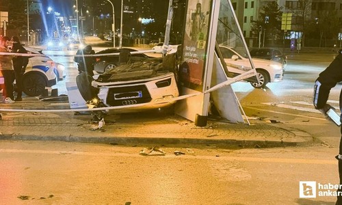 Çankaya'da motosiklete çarpan otomobil devrilip ters döndü: 4 yaralı