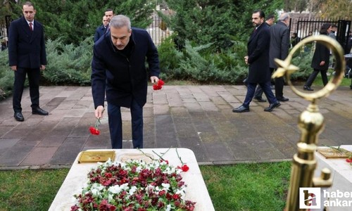 Bakan Fidan'dan 16. Büyükelçiler Konferansı öncesi Dışişleri Şehitliği'ne ziyaret