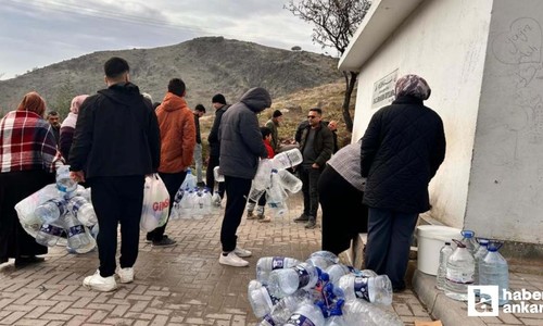 Sincan'da su kesintisi yaşayan vatandaşlar ihtiyaçlarını çeşmeden giderdi