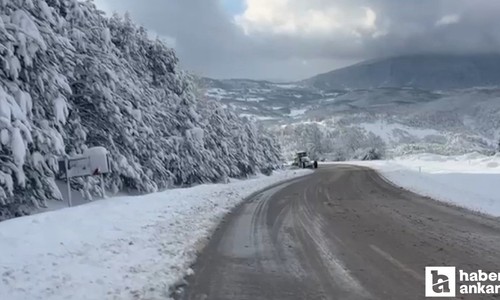 Beypazarı'nda ekipler kar yağışı sonrasında ana artelleri temizliyor