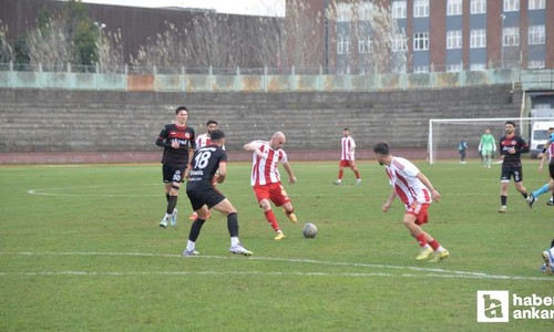 Kahramankazan Belediyesporlu futbolcular, attıkları gollerin ardından polis selamı vererek aziz şehitlerimizi andı