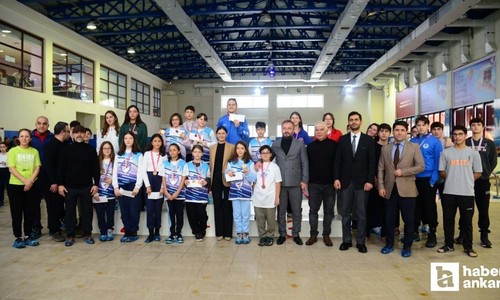Kahramankazan Belediyesi'nin ev sahipliğinde genç kulaçlar madalyaları topladı