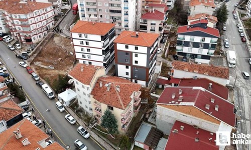 Gölbaşı’nda istinat duvarı yıkıldı: 5 apartman boşaltıldı...
