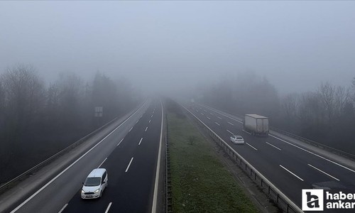 Bolu Dağı geçişinde sis ve sağanak yağış görüş mesafesini düşürdü