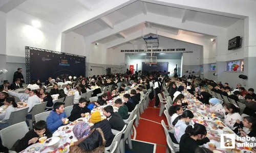Bakan Tekin, Keçiören'de öğretmen ve öğrencilerle iftar programına katıldı