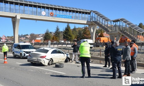 Kahramankazan'da kontrolden çıkan araç bariyerlere çarptı