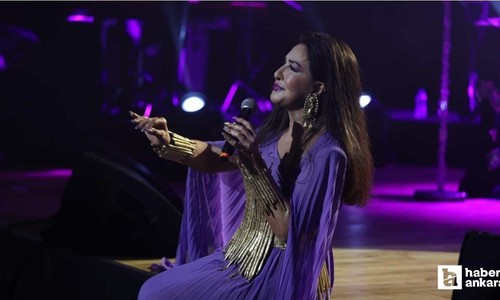 Nükhet Duru, 8 Mart Dünya Kadınlar Günü'nde sahneden seslendi