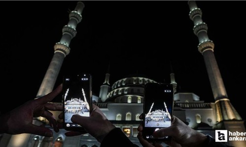 Ankara’da Kadir Gecesi’nde vatandaşlar camileri doldurup dualar ettiler