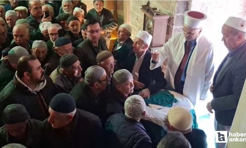 Beypazarı'nda ziyarete açılan Sakal-ı Şerif'e vatandaşlardan büyük ilgi