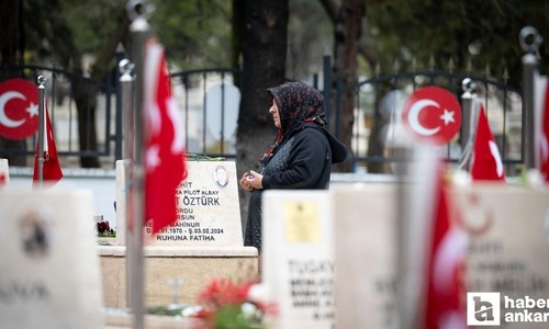 Karşıyaka Mezarlığında bayram yoğunluğu