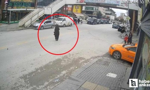 Yenimahalle'de yolun karşısına geçmeye çalışan çocuğa araba çarptı