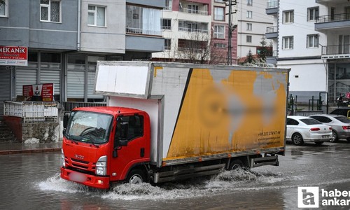 Ankara'da etkili olan sağanak yağış hayatı olumsuz etkiledi