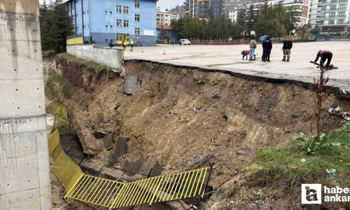 Yenimahalle'de sağanak yağış sonrasında istinat duvarı çöktü