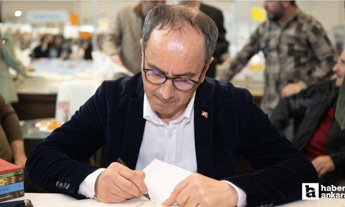 Erkan Hacıfazlıoğlu, 23. Ankara Kitap Fuarı'nda kitaplarını imzaladı