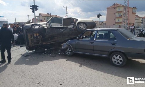 Çubuk'ta iki otomobil çarpıştı, üç kişi yaralandı!
