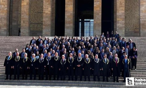 Anayasa Mahkemesi heyeti, 64. kuruluş yıl dönümü dolayısıyla Anıtkabir'i ziyaret etti