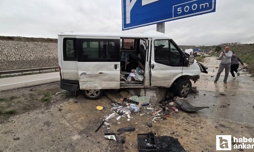 Elmadağ'da meydana gelen kazada minibüs otomobile ve tabelaya çarptı! Sürücü hayatını kaybetti