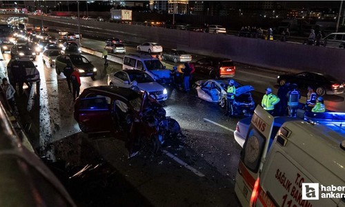 Pursaklar'da 4 araçlı zincirleme trafik kazası: 3'ü ağır 8 kişi yaralandı