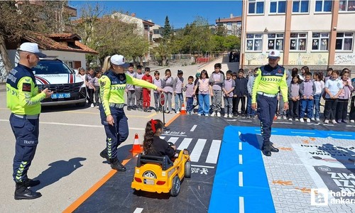 Beypazarı'nda kurulan parkurda çocuklara trafik eğitimi verildi
