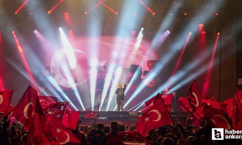 Etimesgut Belediyesi'nin Emre Aydın konserinde 19 Mayıs coşkusu zirve yaptı