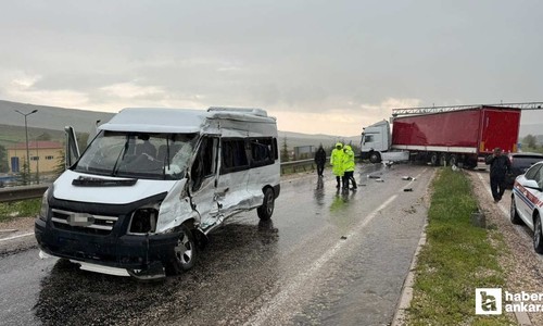 Polatlı-Haymana yolunda tır ile minibüs çarpıştı: 11 kişi yaralandı
