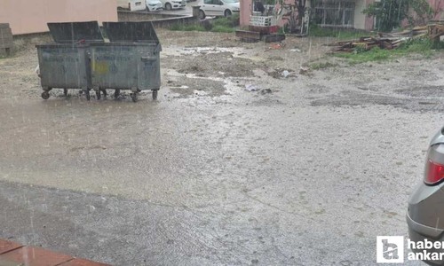 Ankara'da etkili olan sağanak yağış nedeniyle su birikintileri oluştu