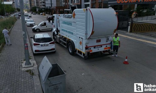 Keçiören Belediyesi ilçe genelinde çöp konteynerlerini yıkadı