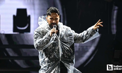 Tarkan, Başkent Millet Bahçesi'ndeki konseriyle sevenleriyle buluştu