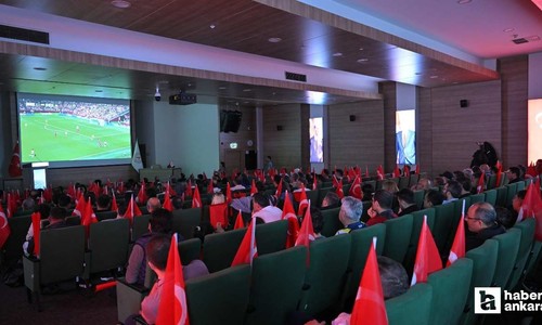 Ankara'da sağlık çalışanları ve hastalar milli maç coşkusunu birlikte yaşadılar
