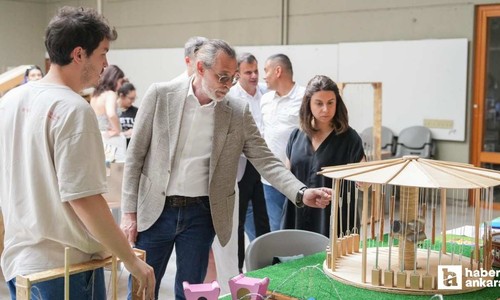 Erdal Beşikcioğlu, ODTÜ Mimarlık öğrencilerinin projelerini tek tek inceledi