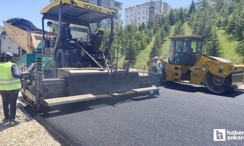 Pursaklar Belediyesi ekiplerinden asfalt serim çalışması