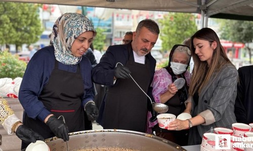 Başkan Ercan, aşure kazanının başına geçti!